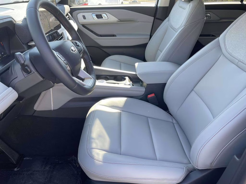 2026 Star White Metallic Tri-Coat Ford Explorer Active RWD SUV