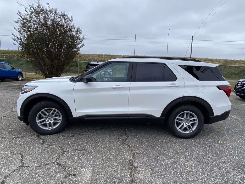 2026 Star White Metallic Tri-Coat Ford Explorer Active RWD SUV