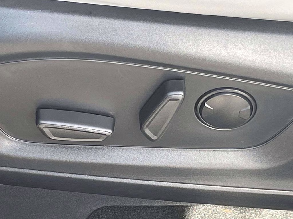 2026 Agate Black Metallic Ford Explorer Active RWD SUV