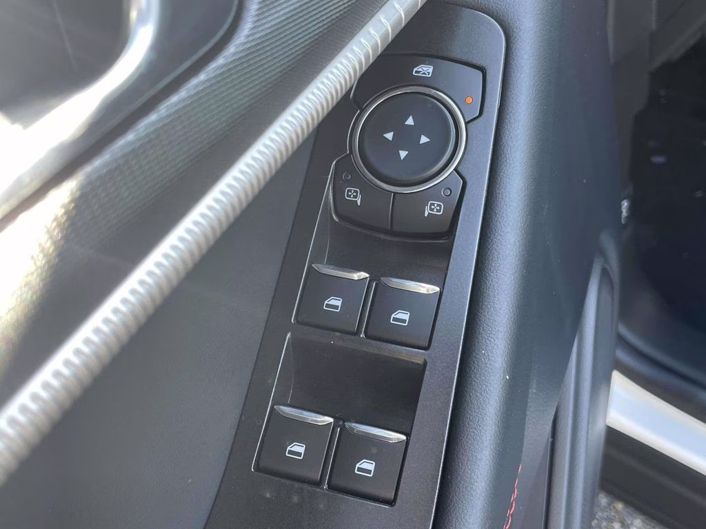 2026 Star White Metallic Tri-Coat Ford Explorer ST-Line RWD SUV