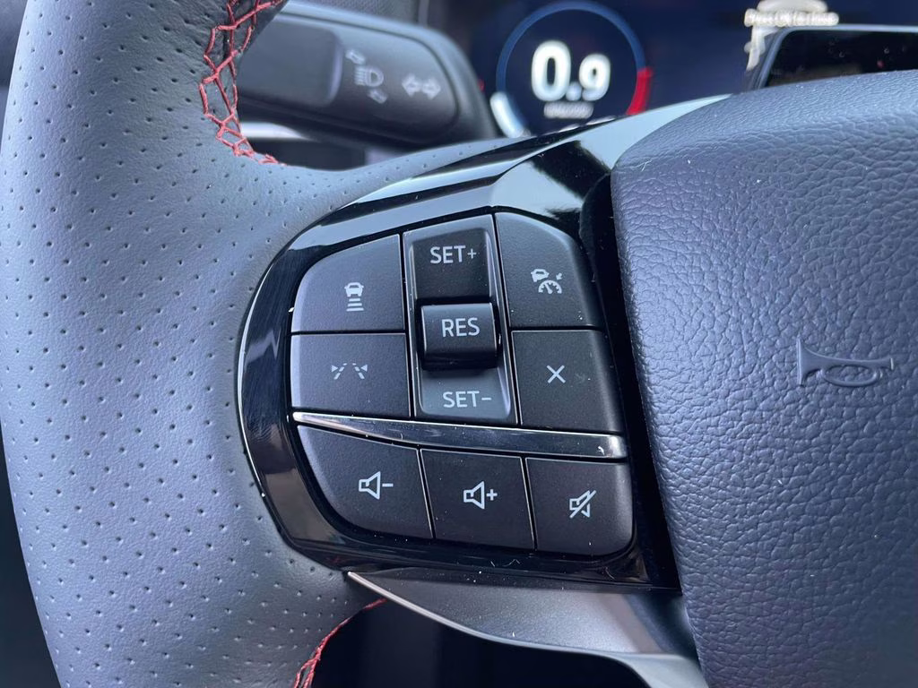 2026 Star White Metallic Tri-Coat Ford Explorer ST-Line RWD SUV