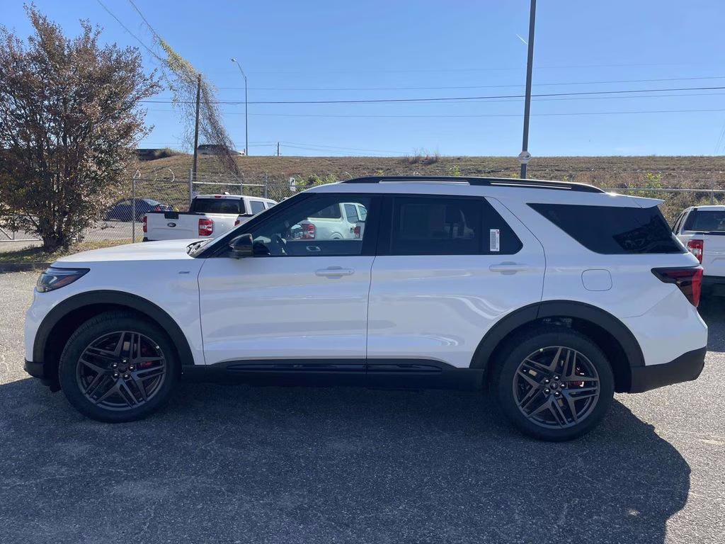 2026 Star White Metallic Tri-Coat Ford Explorer ST-Line RWD SUV