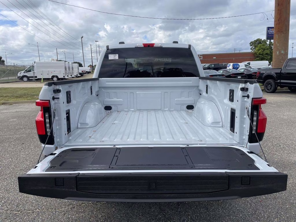 2025 Space White Metallic Ford F-150 Lightning Flash AWD Truck