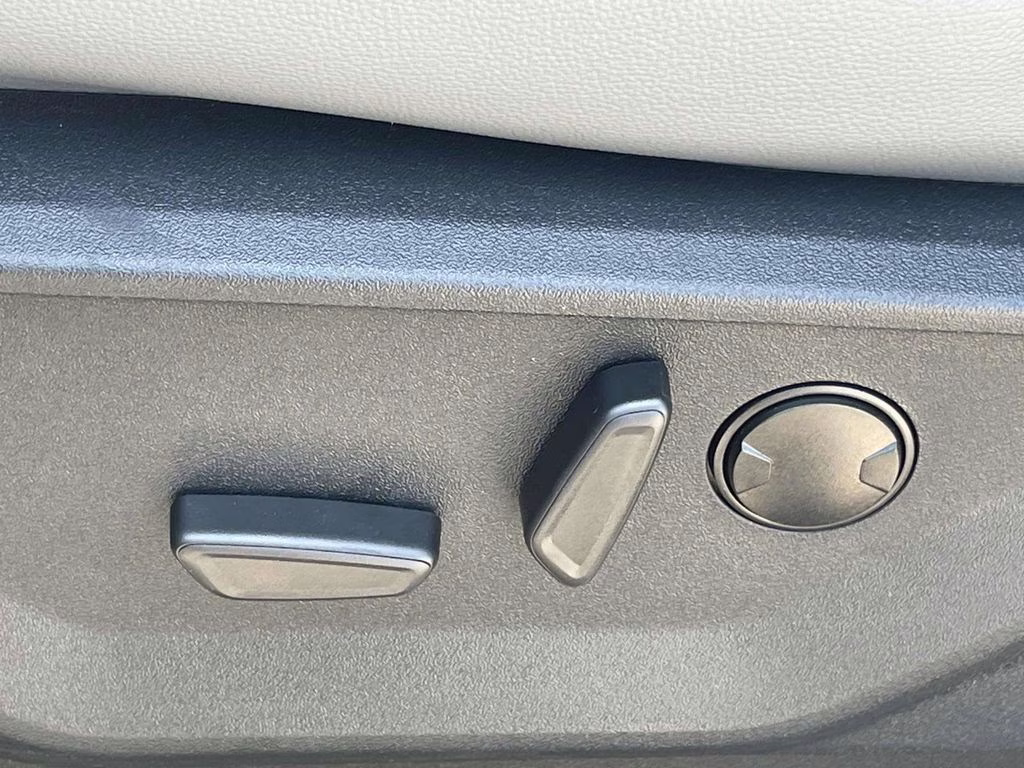 2025 Agate Black Metallic Ford F-150 Lightning Flash AWD Truck