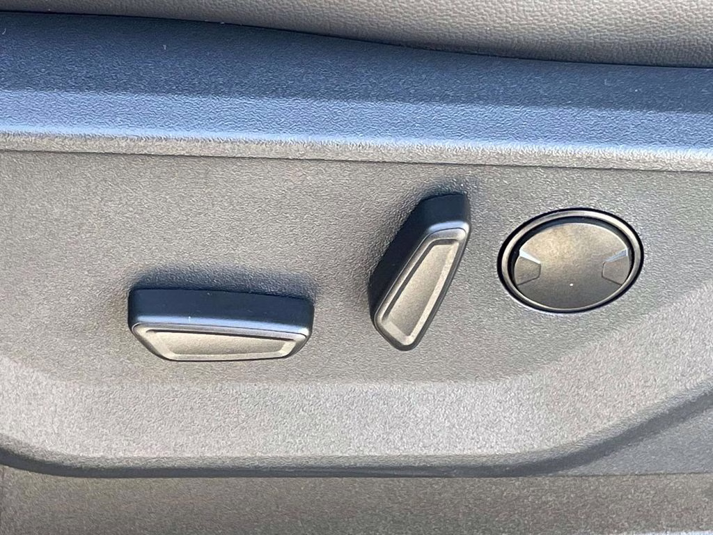 2026 Oxford White Ford Super Duty F-250 SRW Lariat 4X4 Truck