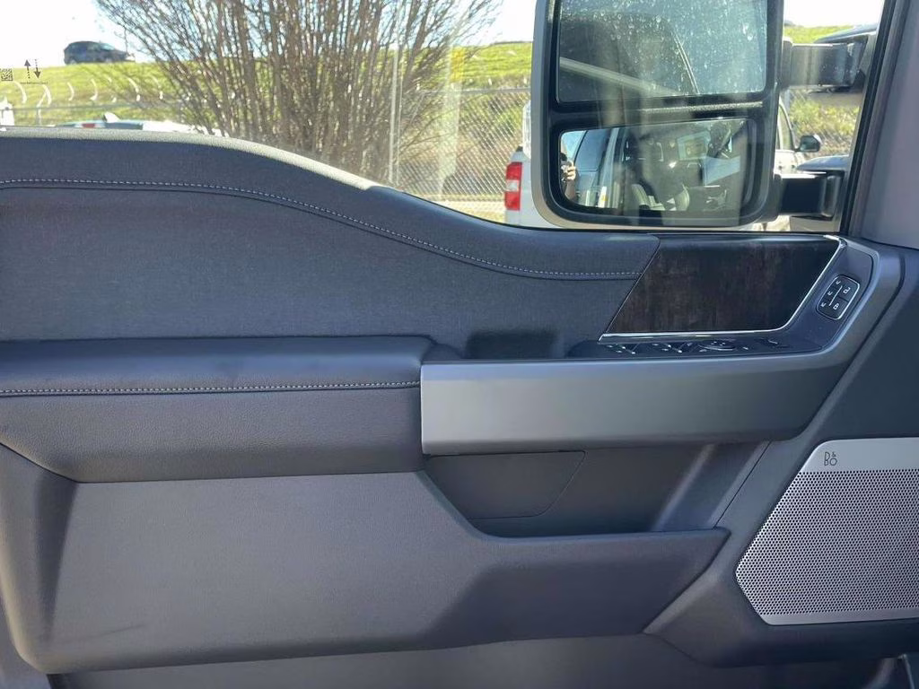 2026 Oxford White Ford Super Duty F-250 SRW Lariat 4X4 Truck