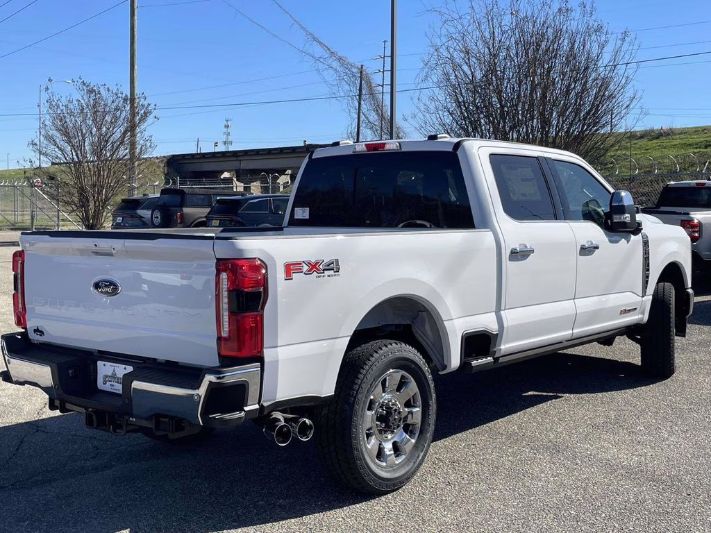 2026 Oxford White Ford Super Duty F-250 SRW Lariat 4X4 Truck