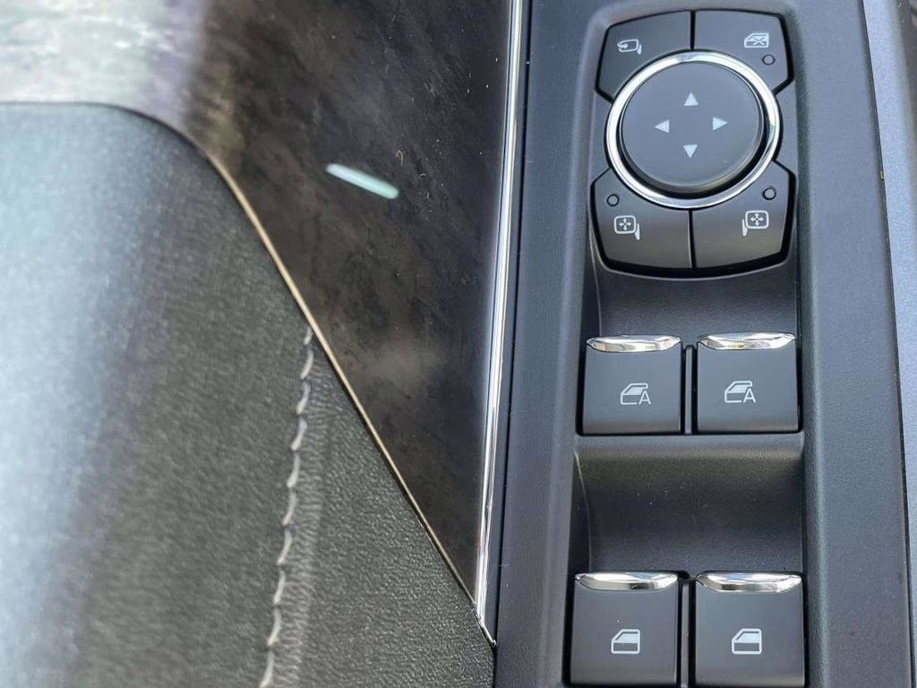 2026 Star White Metallic Tri-Coat Ford Super Duty F-250 SRW Lariat 4X4 Truck