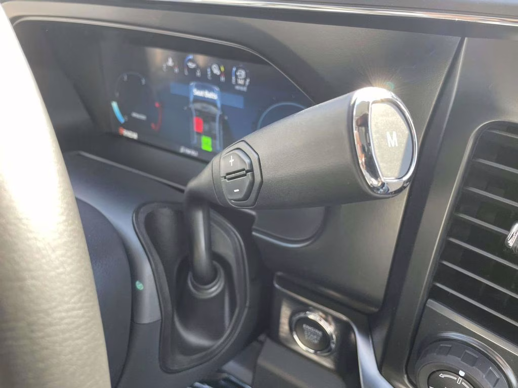 2026 Star White Metallic Tri-Coat Ford Super Duty F-250 SRW Lariat 4X4 Truck