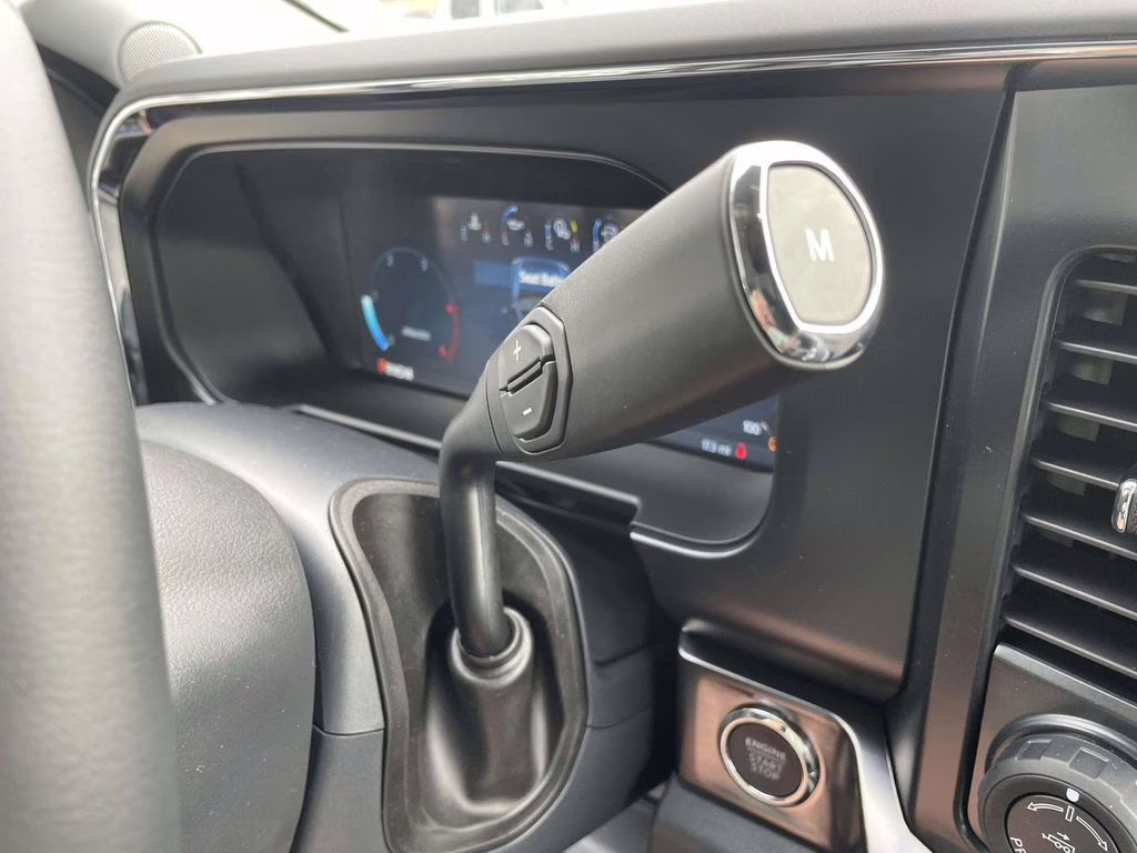 2026 Avalanche Ford Super Duty F-250 SRW Lariat 4X4 Truck