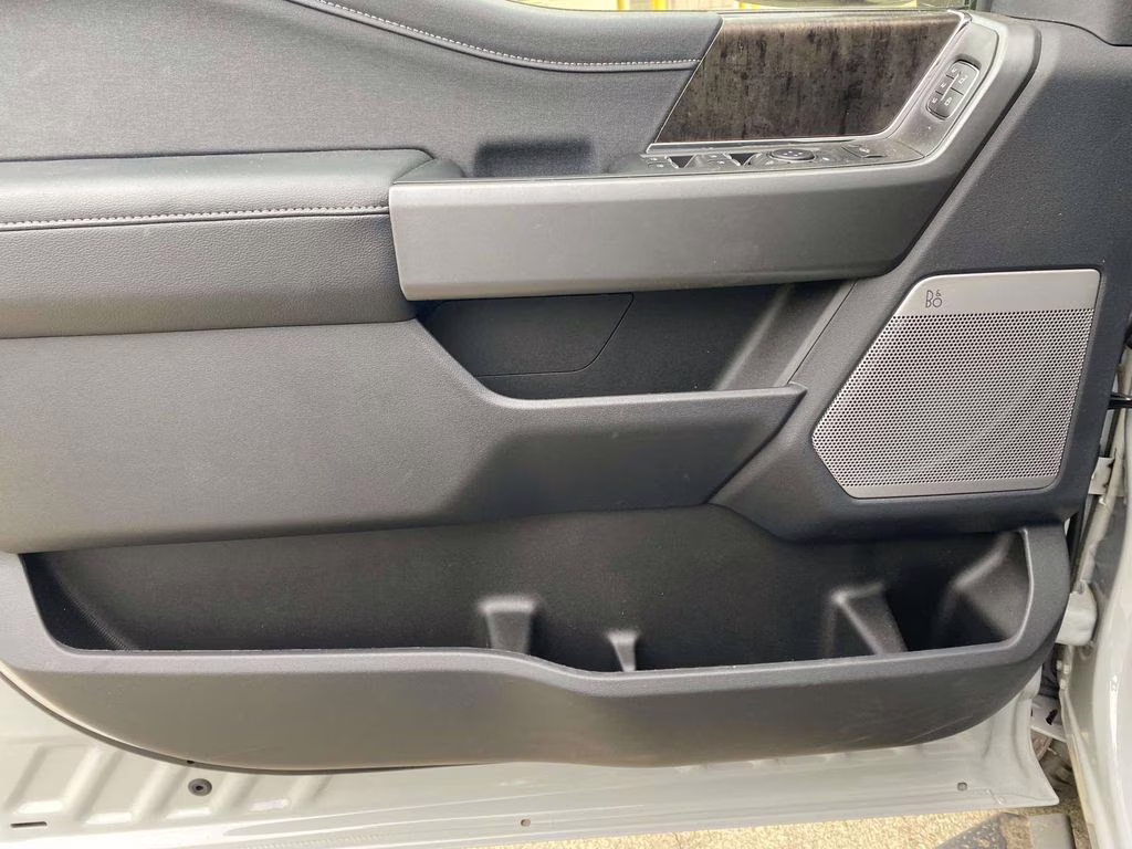 2026 Avalanche Ford Super Duty F-350 SRW Lariat 4X4 Truck