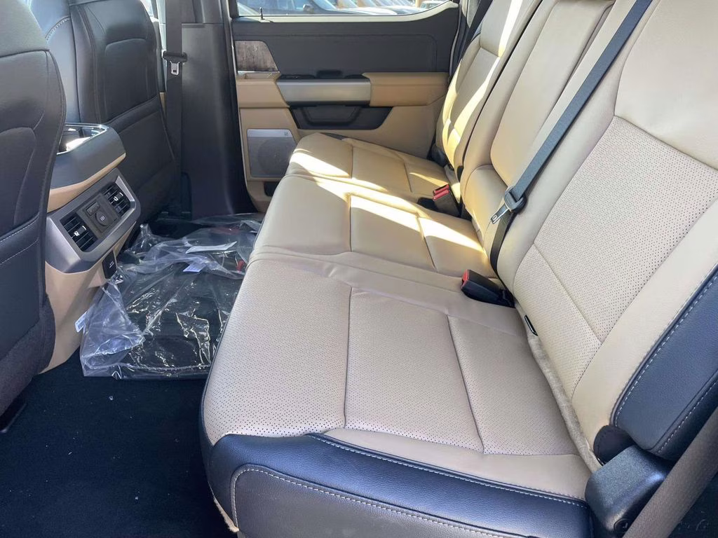 2026 Star White Metallic Tri-Coat Ford Super Duty F-350 SRW Lariat 4X4 Truck