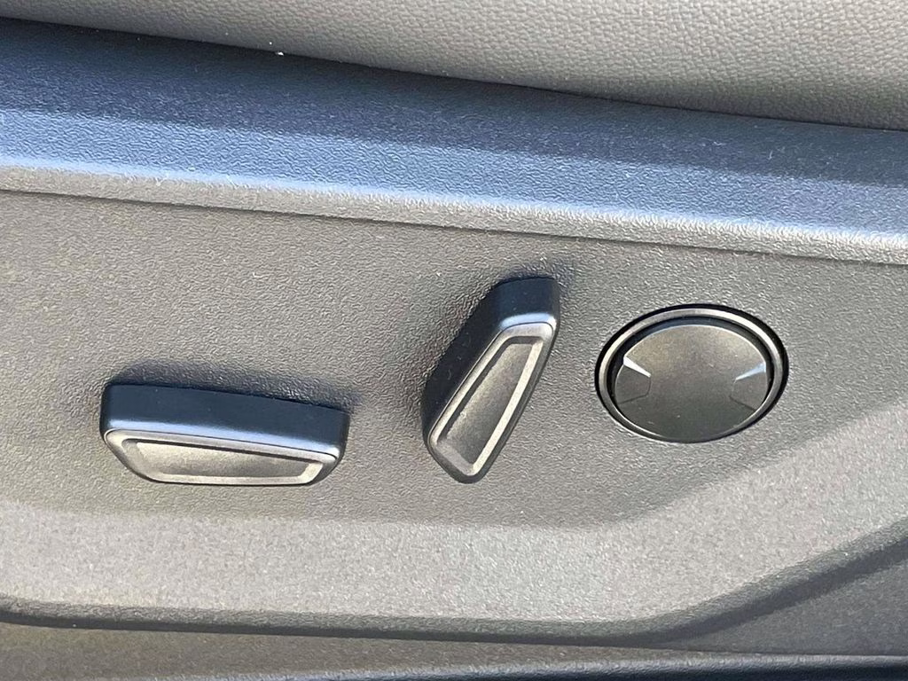 2026 Star White Metallic Tri-Coat Ford Super Duty F-350 SRW Lariat 4X4 Truck