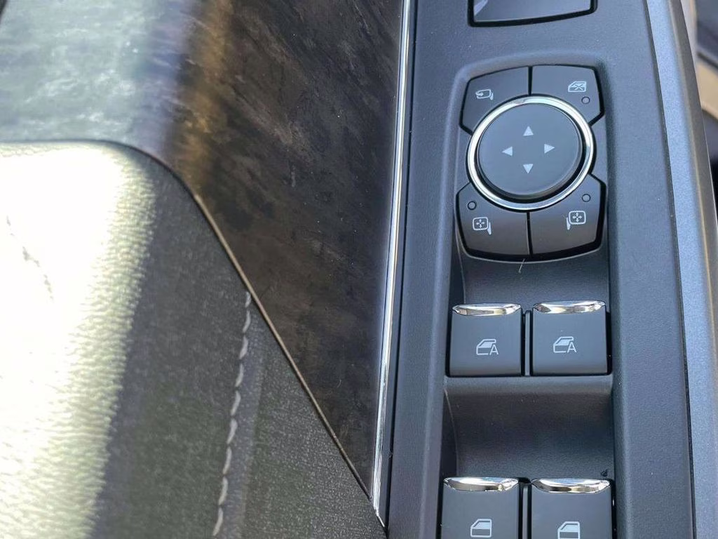 2026 Star White Metallic Tri-Coat Ford Super Duty F-350 SRW Lariat 4X4 Truck