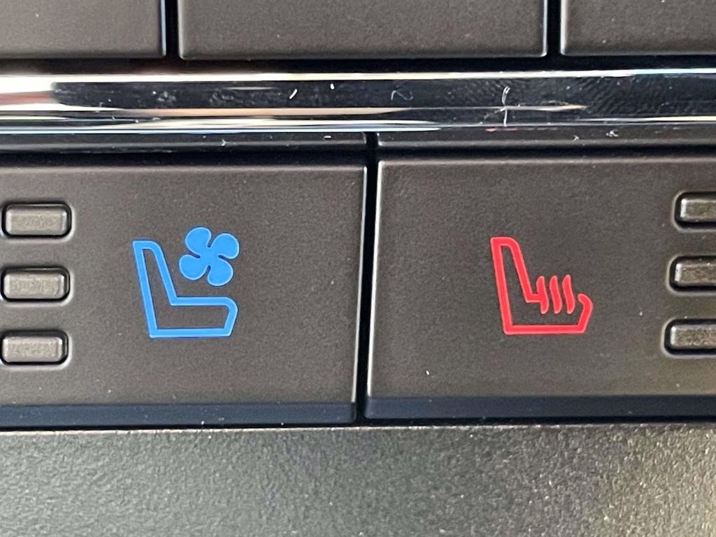 2026 Star White Metallic Tri-Coat Ford Super Duty F-350 SRW Lariat 4X4 Truck