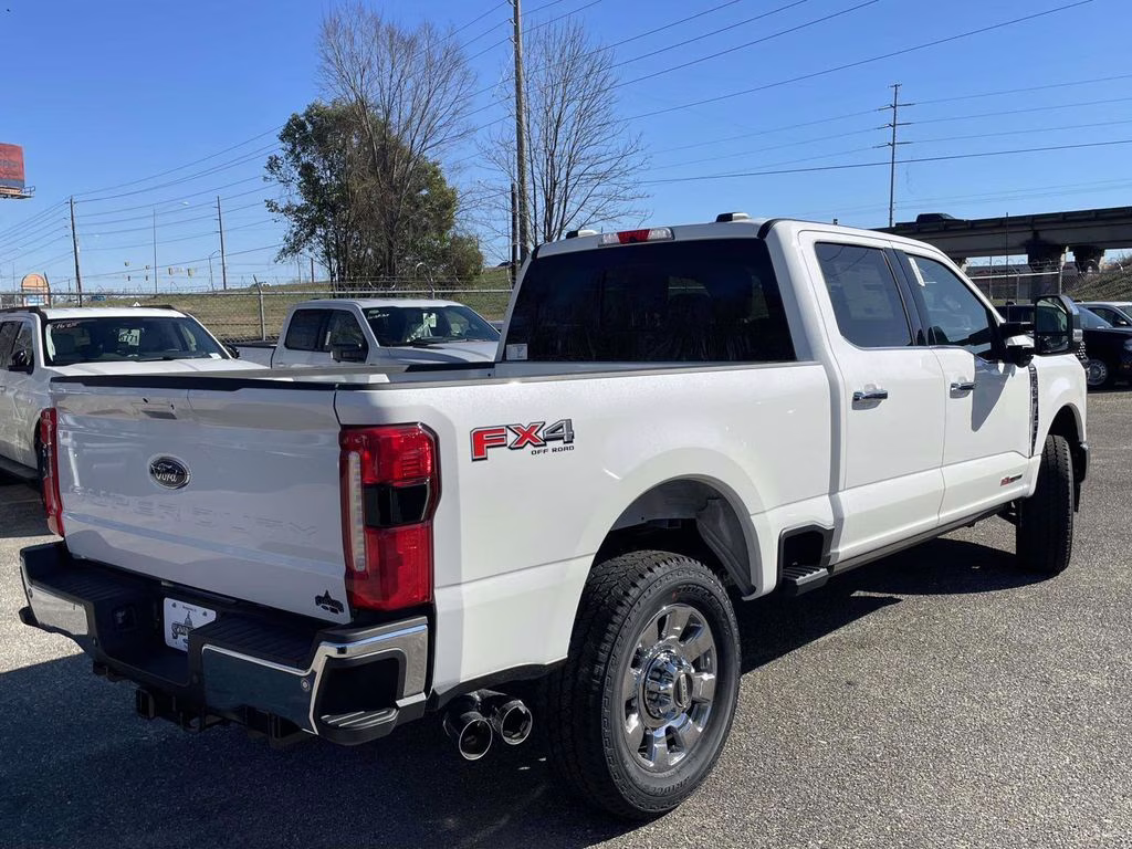 2026 Star White Metallic Tri-Coat Ford Super Duty F-350 SRW Lariat 4X4 Truck