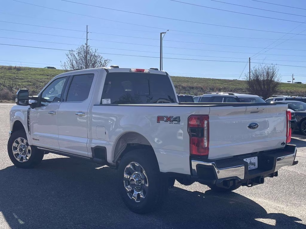 2026 Star White Metallic Tri-Coat Ford Super Duty F-350 SRW Lariat 4X4 Truck