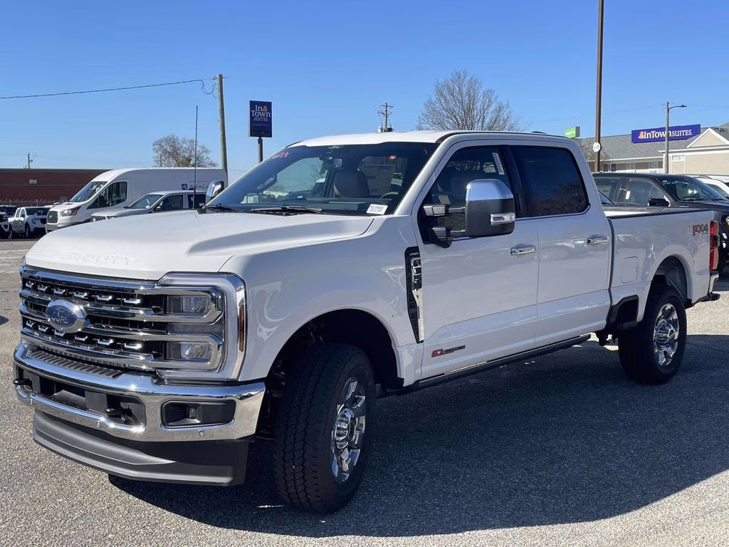 2026 Star White Metallic Tri-Coat Ford Super Duty F-350 SRW Lariat 4X4 Truck