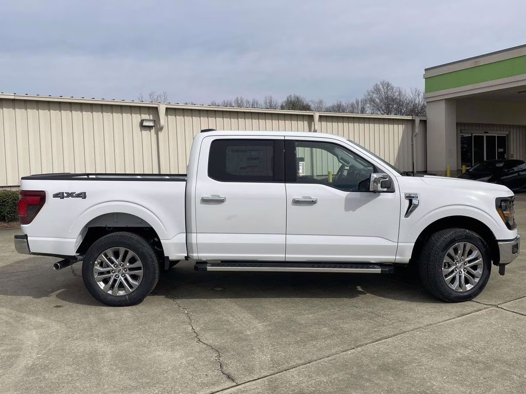 2026 Oxford White Ford F-150 XLT 4X4 Truck