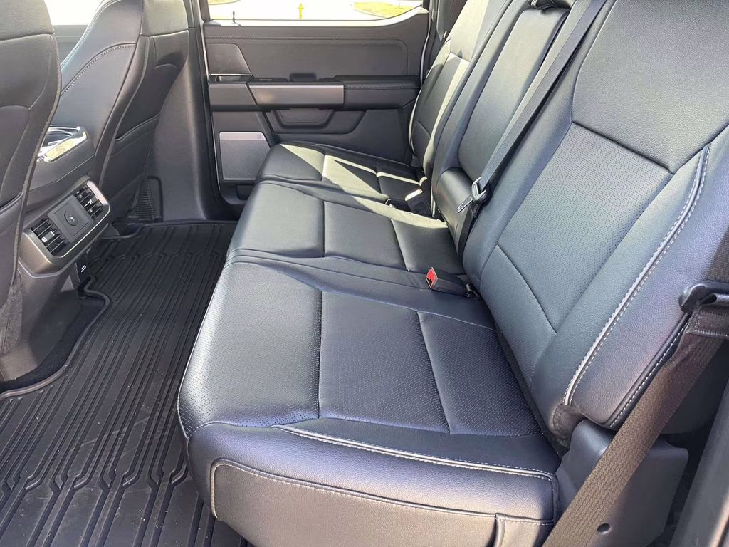 2025 Space White Metallic Ford F-150 Lariat 4X4 Truck