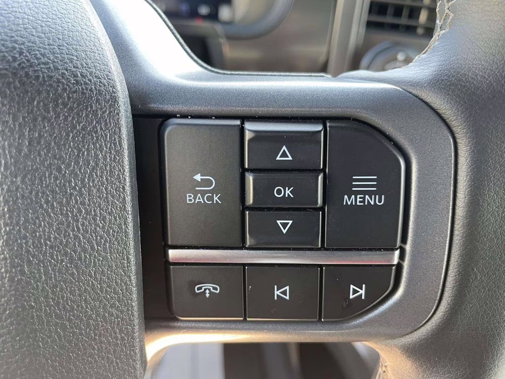 2025 Space White Metallic Ford F-150 Lariat 4X4 Truck