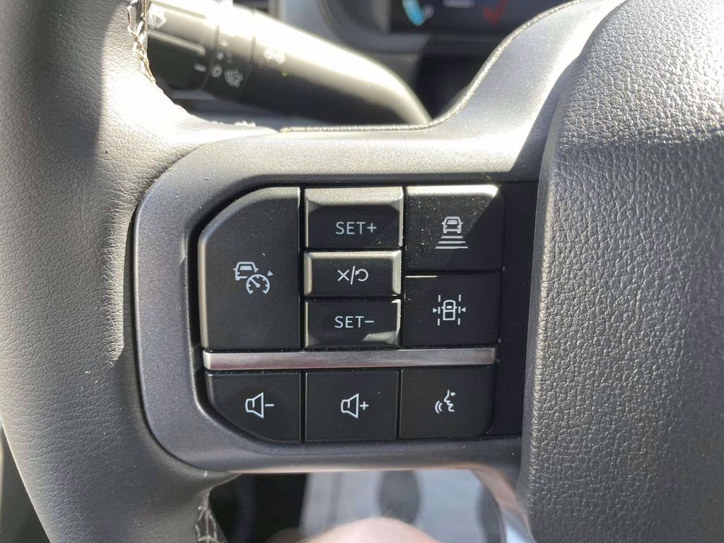 2025 Space White Metallic Ford F-150 Lariat 4X4 Truck