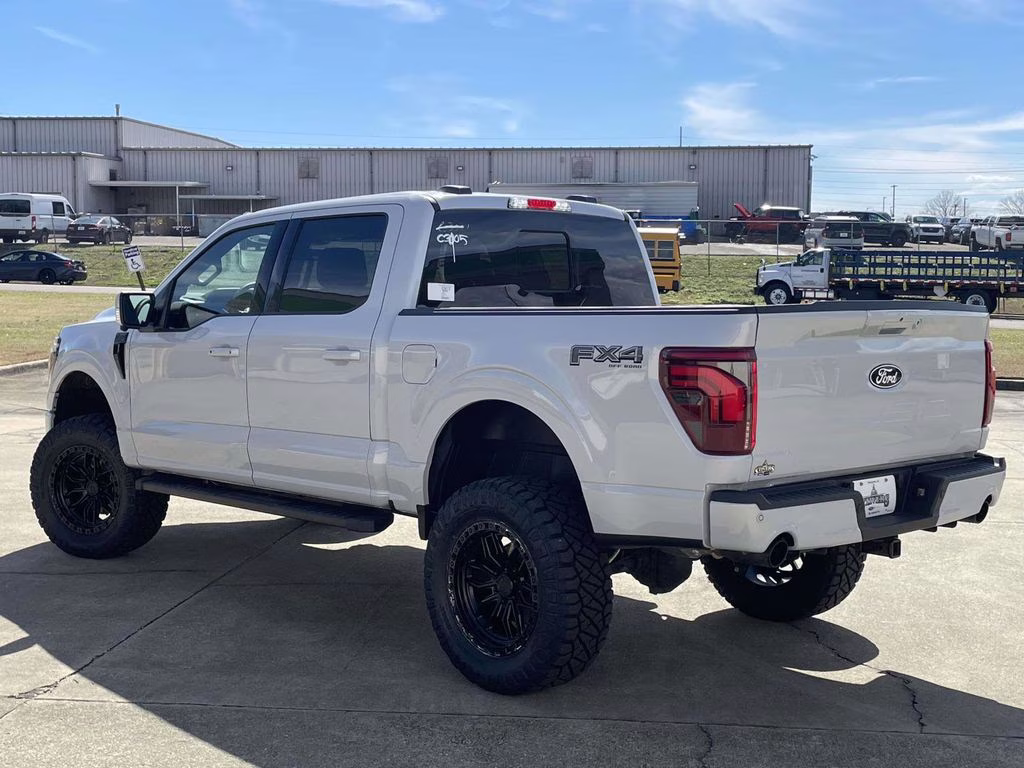 2025 Space White Metallic Ford F-150 Lariat 4X4 Truck