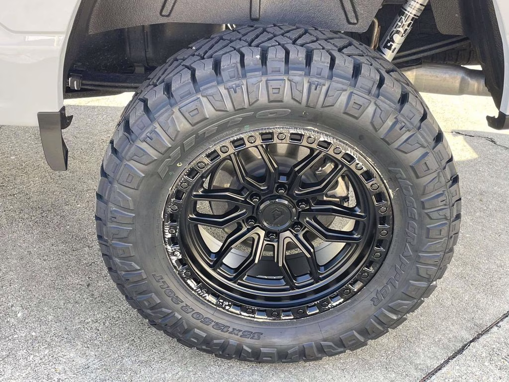 2025 Space White Metallic Ford F-150 Lariat 4X4 Truck