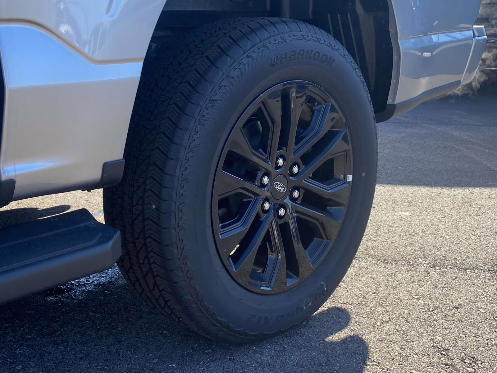 2025 Silver Metallic Ford F-150 Lariat 4X4 Truck