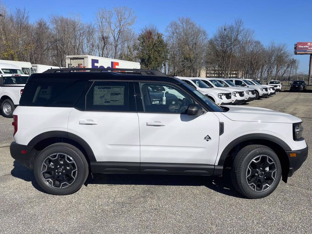 2025 Oxford White Ford Bronco Sport Outer Banks 4X4 SUV