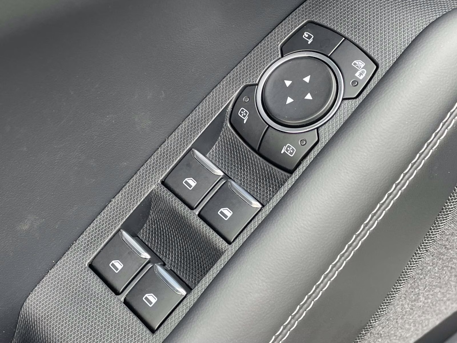 2025 White Metallic Ford Mustang Mach-E Premium RWD SUV