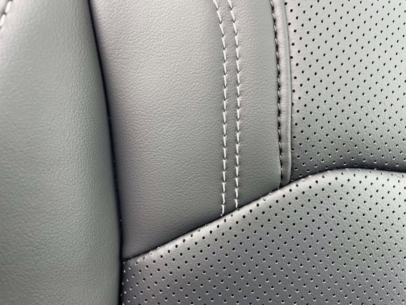 2025 White Metallic Ford Mustang Mach-E Premium RWD SUV