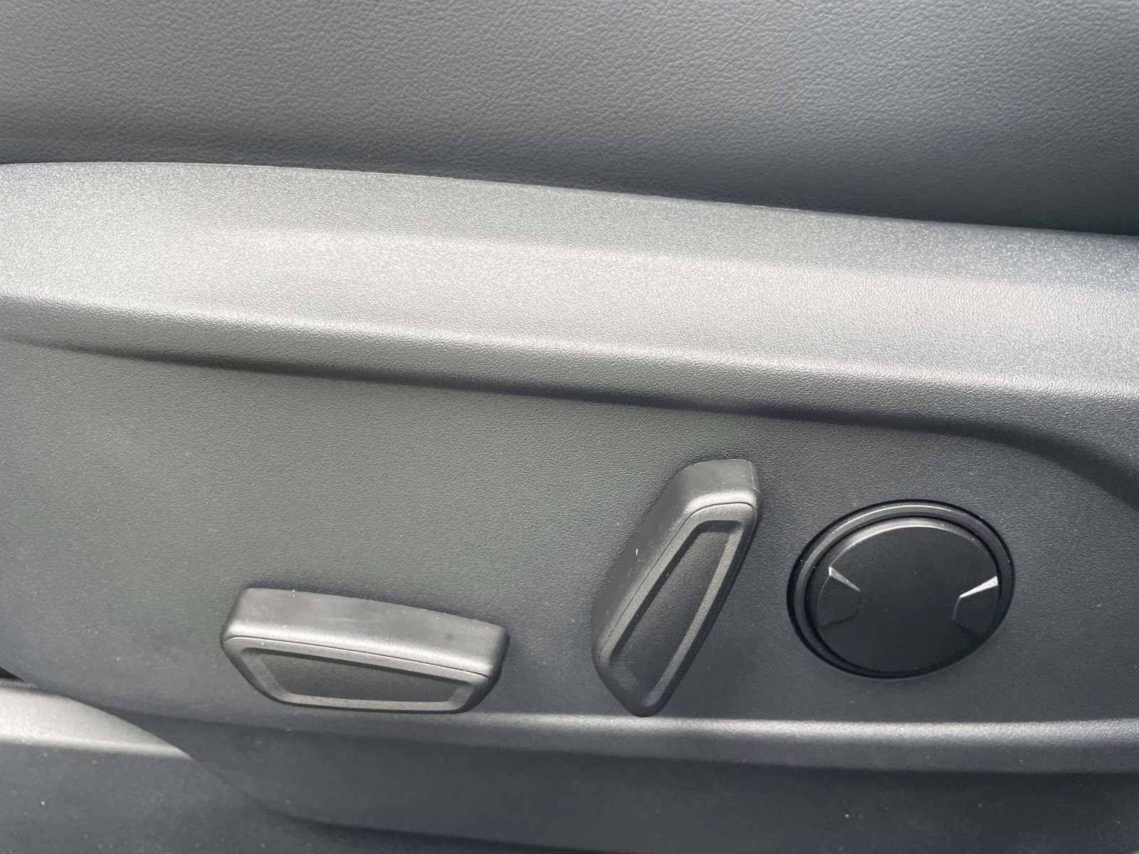 2025 White Metallic Ford Mustang Mach-E Premium RWD SUV