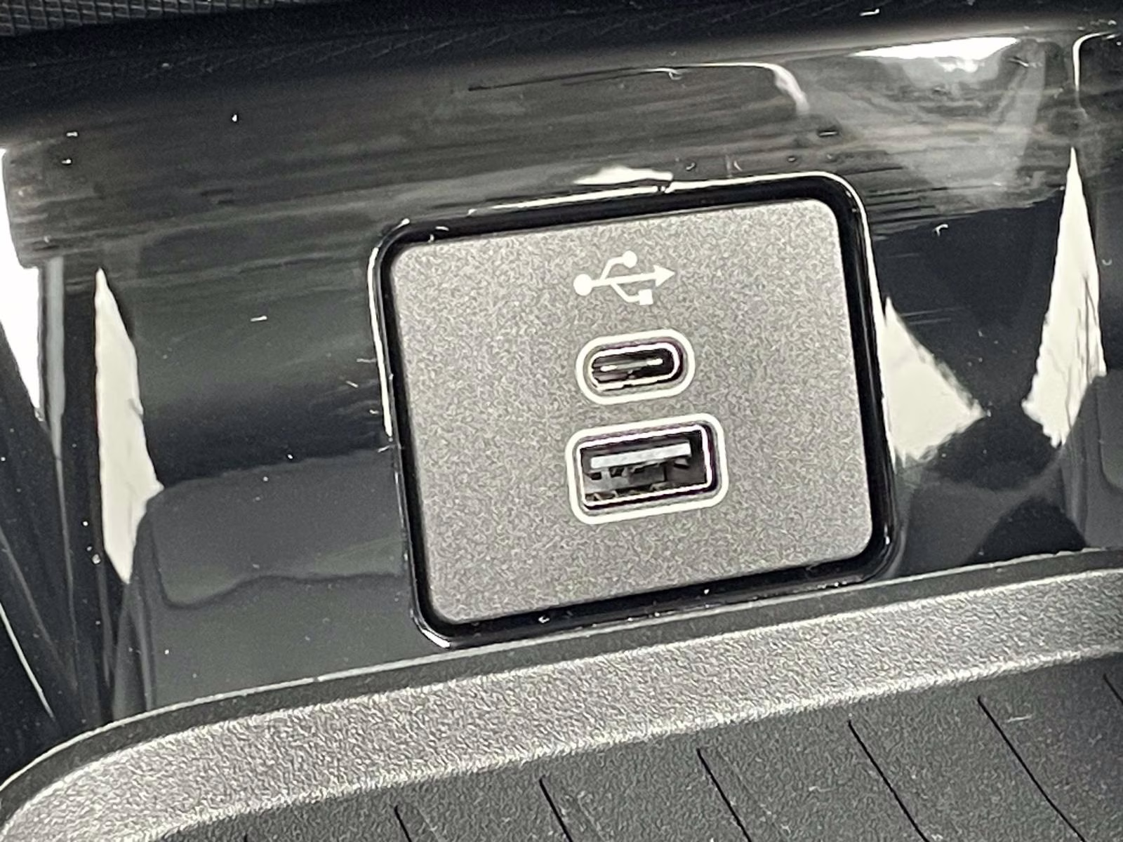 2025 White Metallic Ford Mustang Mach-E Premium RWD SUV