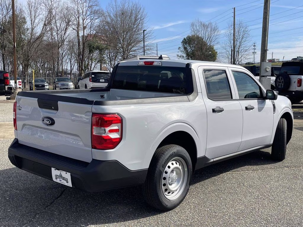 2026 Space White Metallic Ford Maverick XL FWD Truck