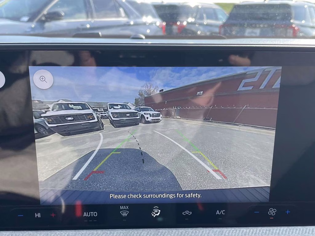 2026 Space White Metallic Ford Maverick XLT AWD Truck