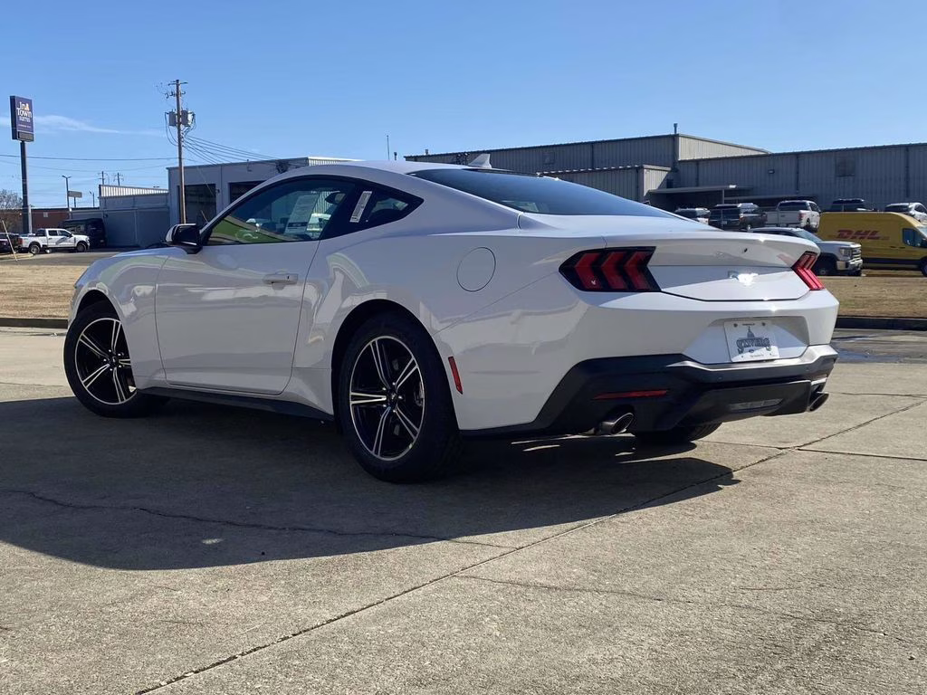 2025 Oxford White Ford Mustang EcoBoost RWD Coupe