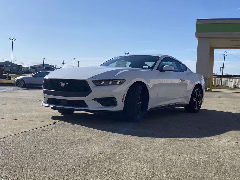 2025 Oxford White Ford Mustang EcoBoost RWD Coupe