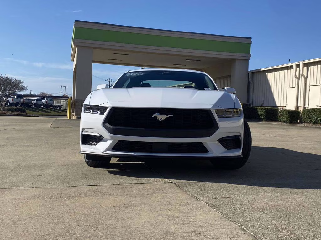 2025 Oxford White Ford Mustang EcoBoost RWD Coupe