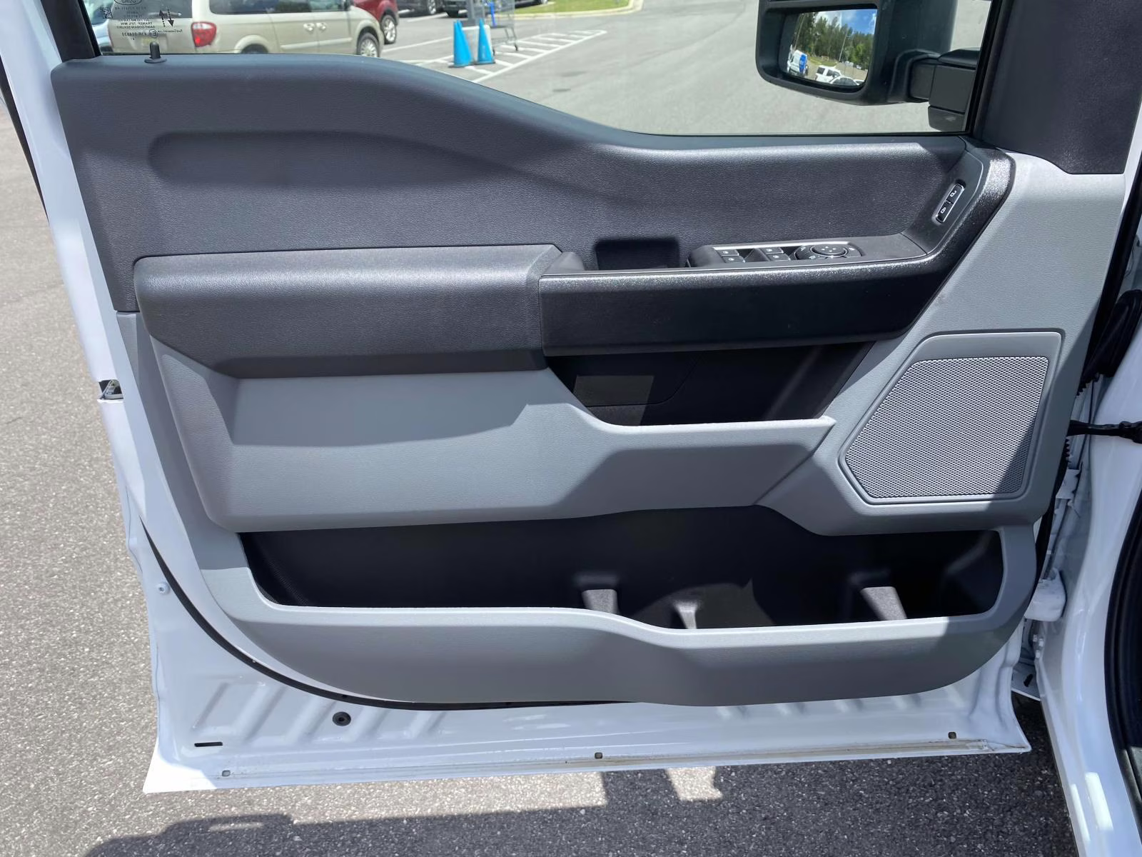 2025 Oxford White Ford Super Duty F-350 DRW XL RWD Chassis