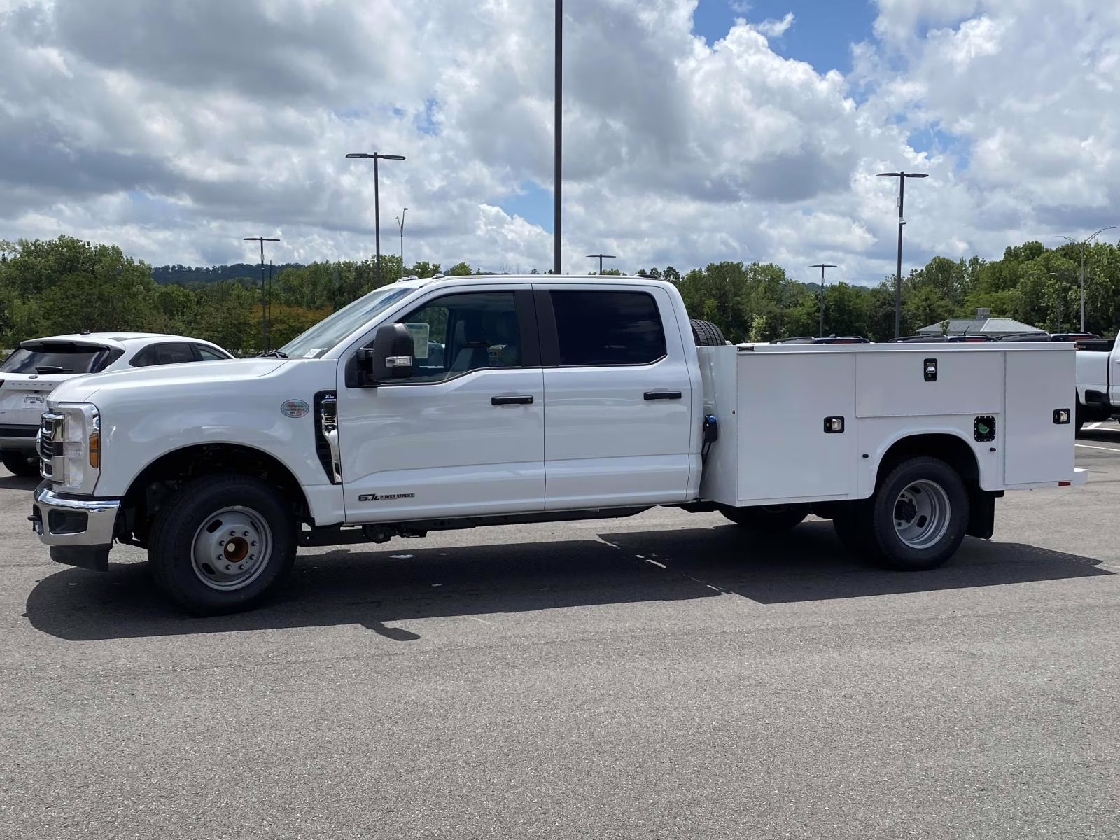 2025 Oxford White Ford Super Duty F-350 DRW XL RWD Chassis