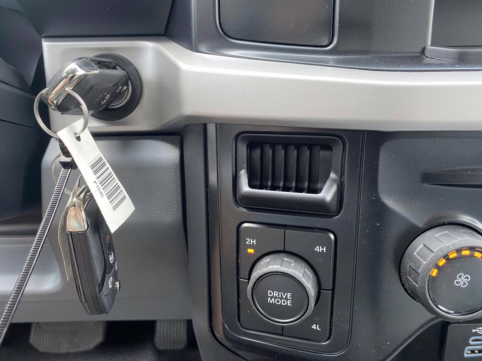 2025 Oxford White Ford Super Duty F-350 DRW XL 4X4 Chassis