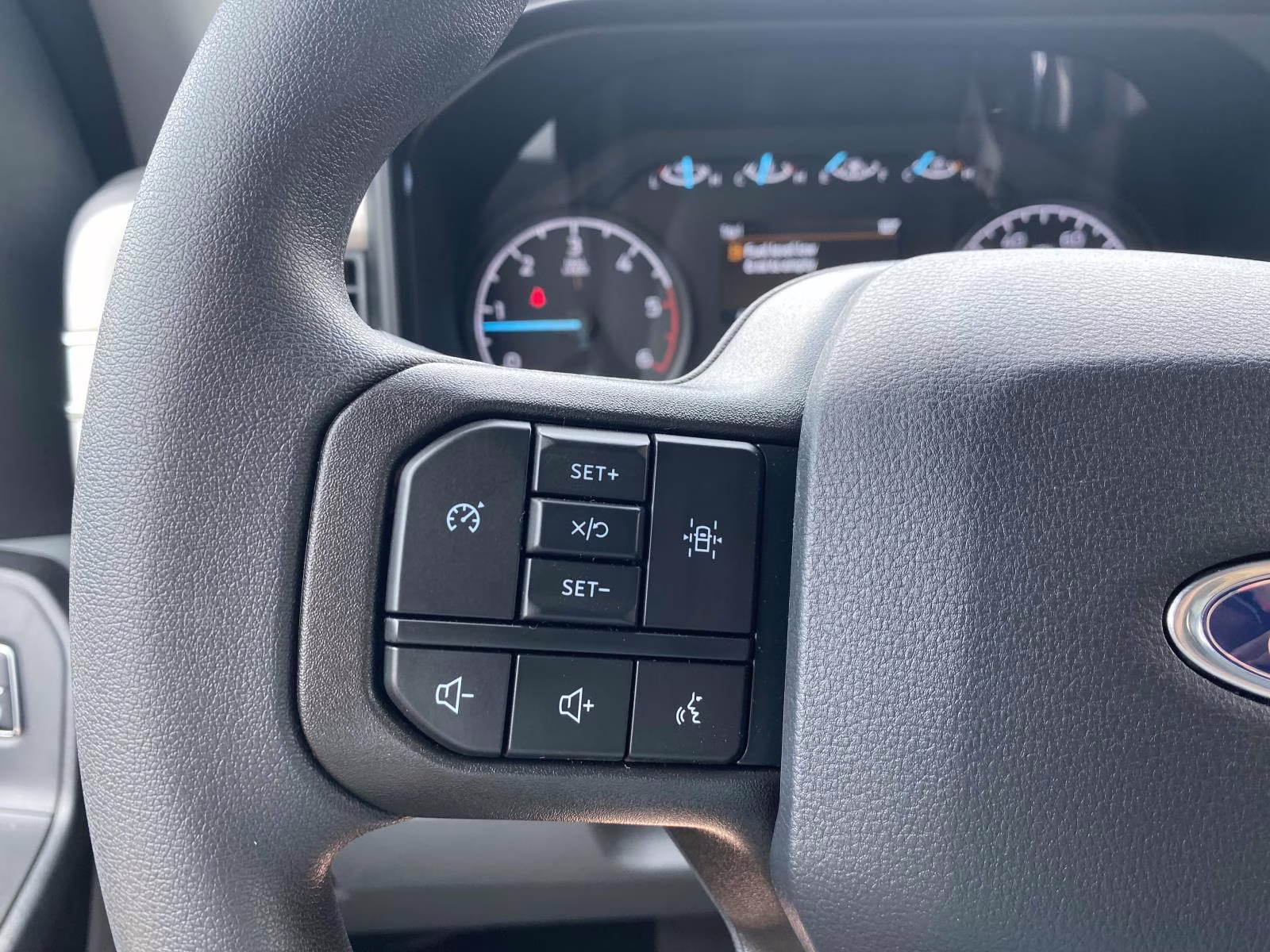 2025 Oxford White Ford Super Duty F-350 DRW XL 4X4 Chassis