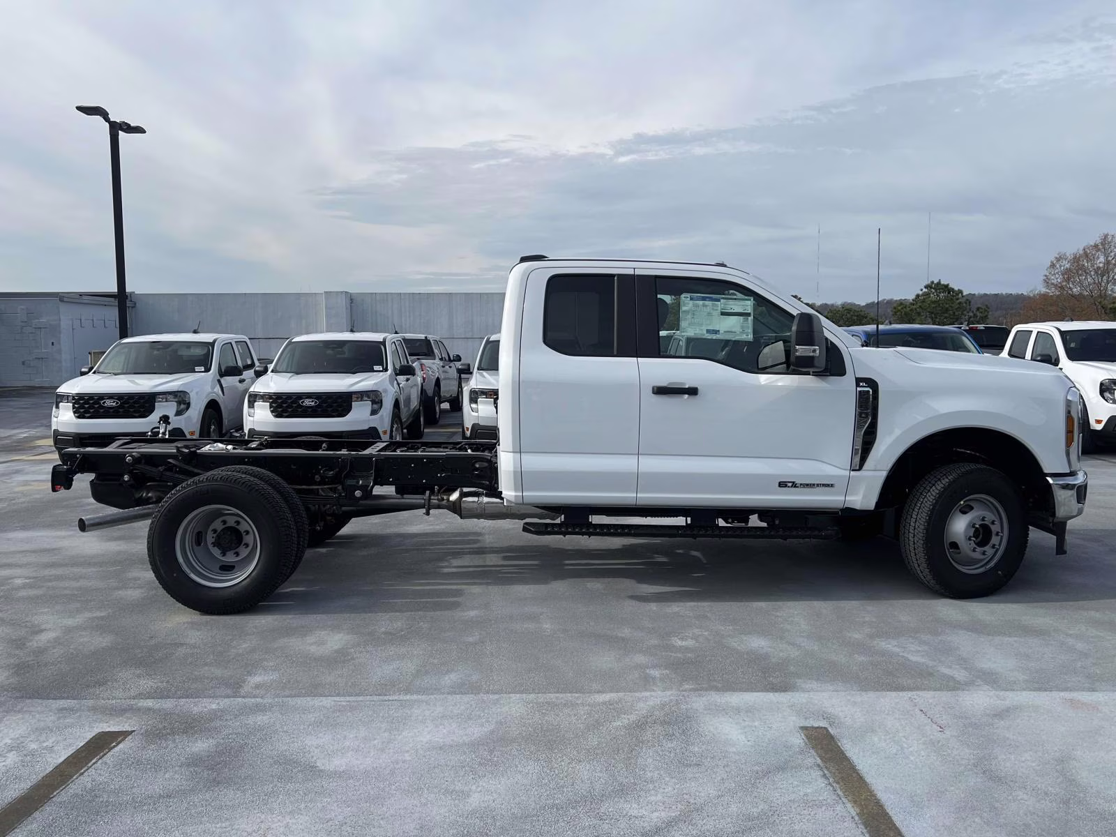 2026 Oxford White Ford Super Duty F-350 DRW XL 4X4 Chassis