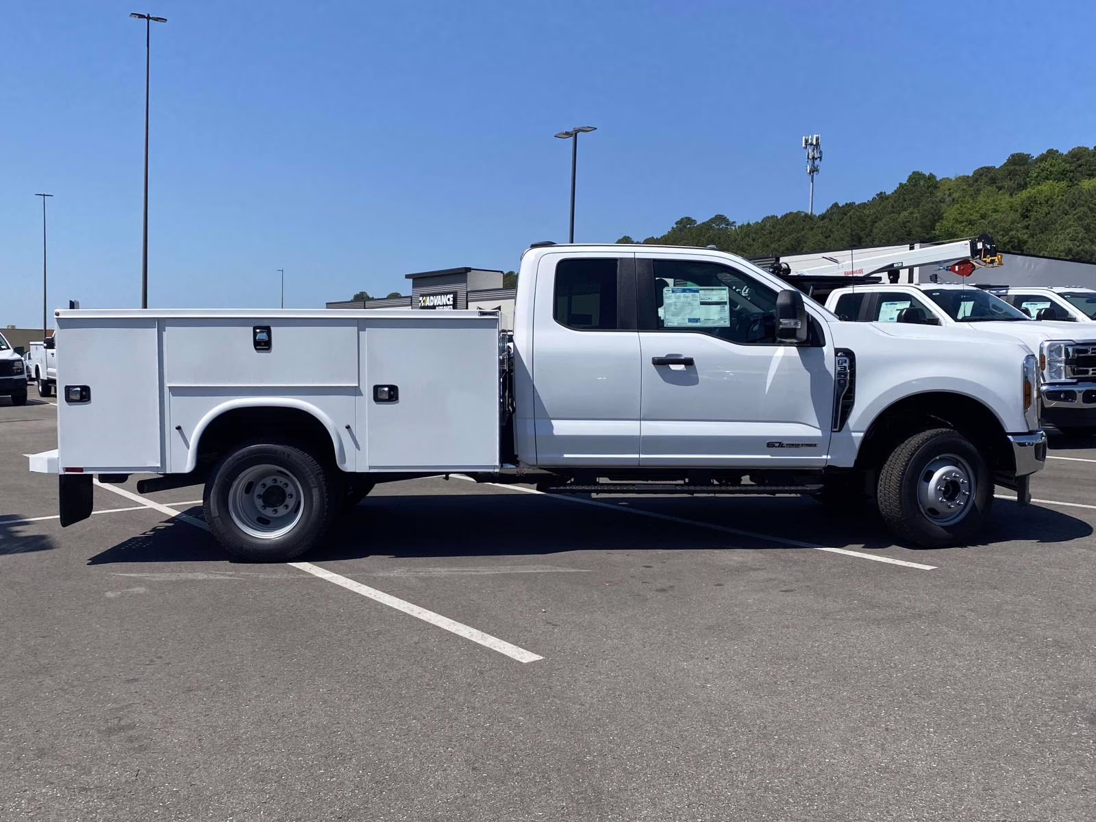 2026 Oxford White Ford Super Duty F-350 DRW XL 4X4 Chassis