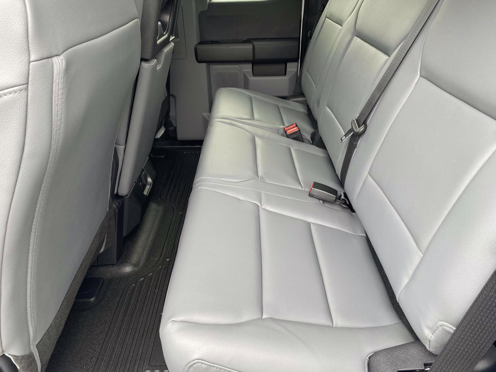 2026 Oxford White Ford Super Duty F-350 DRW XL 4X4 Chassis