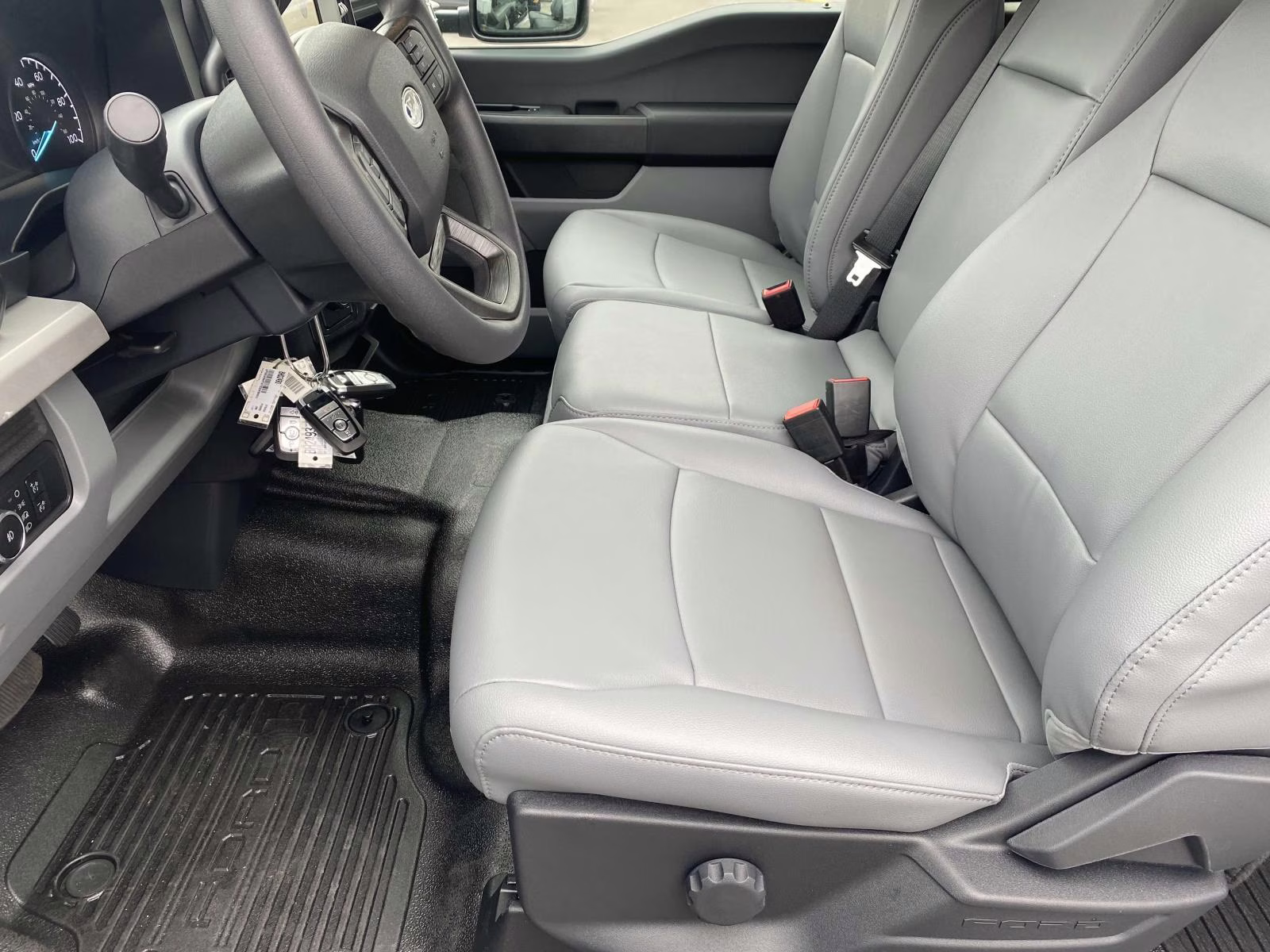 2026 Oxford White Ford Super Duty F-350 DRW XL 4X4 Chassis