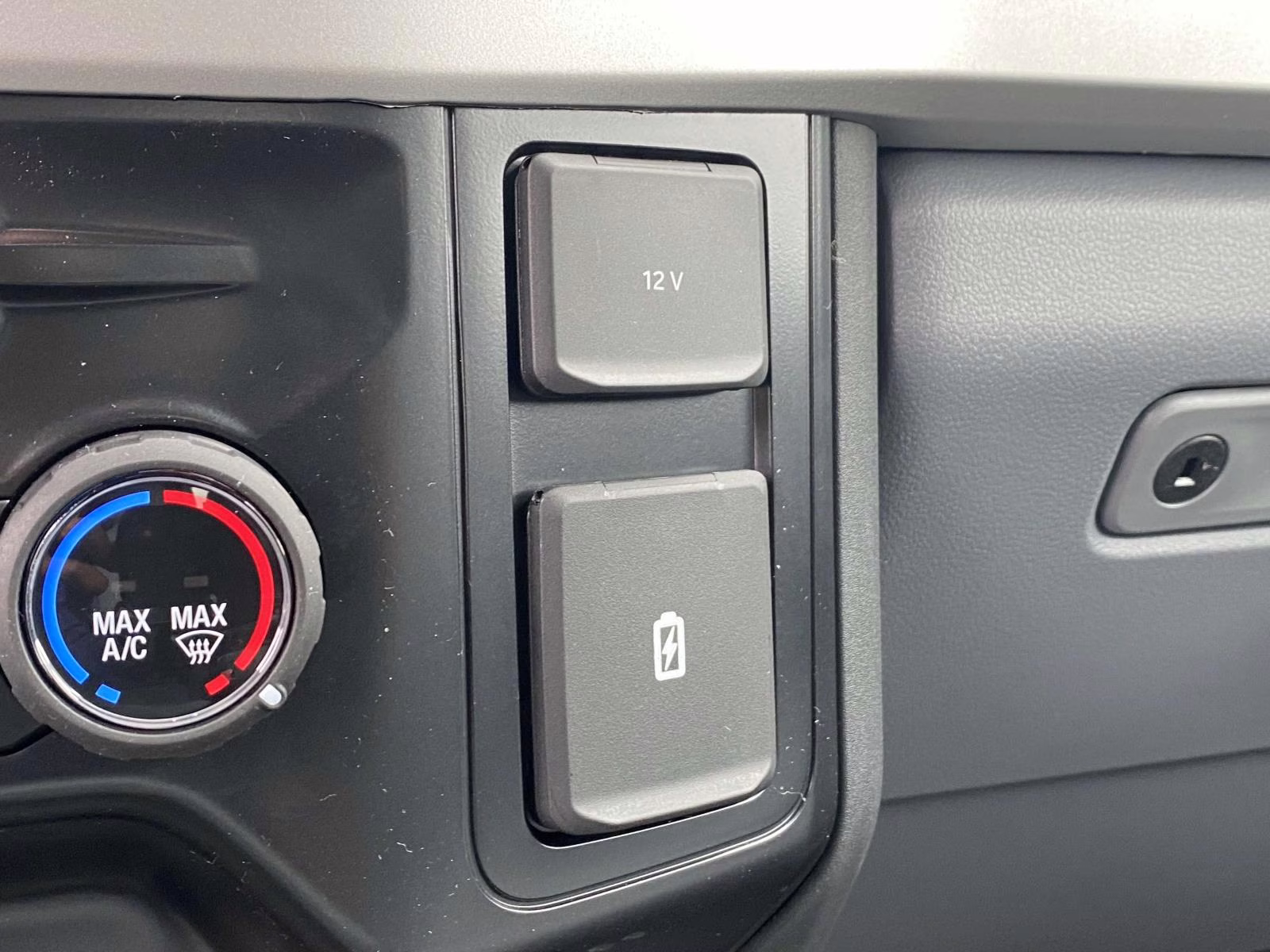 2026 Oxford White Ford Super Duty F-350 DRW XL 4X4 Chassis