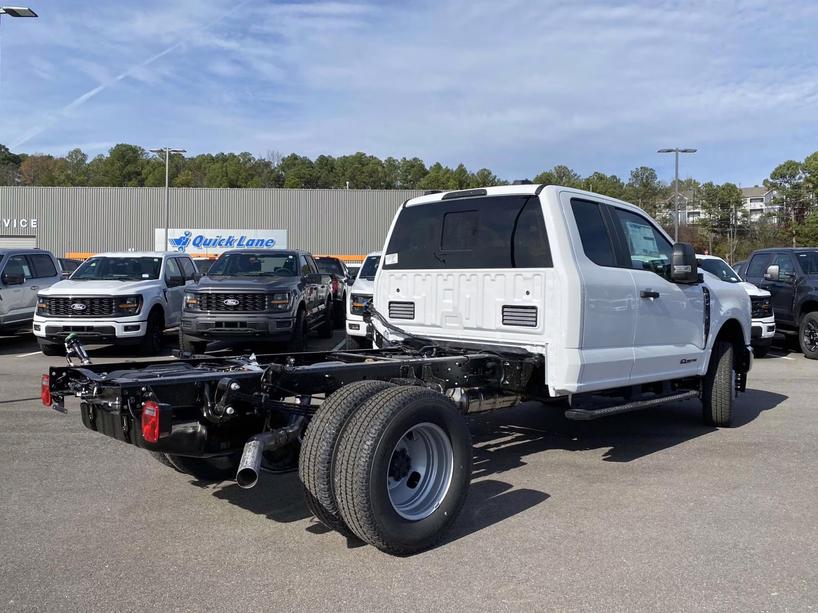 2026 Oxford White Ford Super Duty F-350 DRW XL 4X4 Chassis
