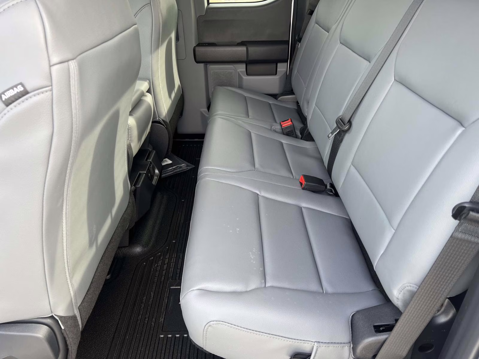 2026 Oxford White Ford Super Duty F-350 DRW XL 4X4 Chassis